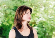 Barbara (Nicola Tiggeler) genießt den Anblick des seelisch zerstörten Robert.