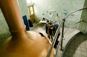Hubert und Staller machen im Braukessel einen grausigen Fund.