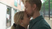Hilma (Alba August) und Ola (Björn Gustafsson) geben sich gegenseitig Kraft für das, was kommen mag.