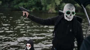 Piraten auf der Havel: Maskierte überfallen Motorboote von Urlaubern und Touristen. Wenig später ist einer der Piraten tot.