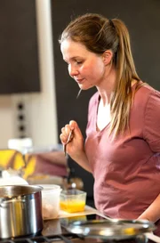 Anna Lippner in der Küche