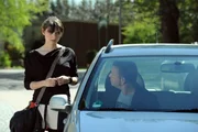 Nina hat eine Entscheidung getroffen und wendet sich an Kommissar Huber. Von links: Nina Kreutzer (Andrea Schmitt) und Kommissar Huber (Richard Ruck).
