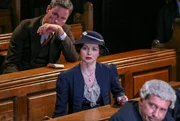 Maude (Sarah Smart)