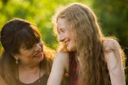 Eine uralte Freundschaft verbindet Annette mit der Chilenin Ximena, deren Familie einst die Rettung von Annette und ihren Schwestern war.