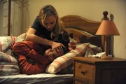 Jana macht sich Sorgen um ihre Tochter Charlie. Von links: Jana (Isabella Hübner) und Charlie Keller (Marie-Claire Schuller).