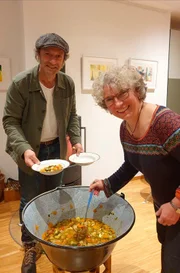Schmidt Max und Dr. Birgit Strehler-Wurch, Bewohnerin des Tocklerhofes.