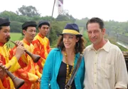 Fabian (Max Tidof) und Susanne (Sonja Kirchberger) sind fasziniert von den reichen Traditionen Vietnams.