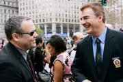 Werden die Beweise von Detective Goren (Vincent D'Onofrio, l.) und sein Kollege Logan (Chris Noth) für eine Verurteilung ausreichen?