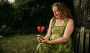 Anja verliebte sich in ein Fake-Profil. Sie brauchte lange, um über diesen Betrug hinwegzukommen.
