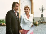 Ende gut, alles gut: Hannes (Götz George) und Rosa (Christiane Hörbiger) geben sich das Ja-Wort.