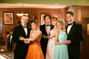 Der Abschlussball für Darrin, Debbie, Axl, Cassidy, Courtney und Sean steht vor der Tür. Doch Axl wird sein Lächeln schon bald vergehen.