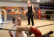 MDR Fernsehen TATORT, "Falsches Leben", am Freitag (12.10.12) um 22:00 Uhr. Andreas Keppler (Martin Wuttke, li) und Norbert Zirner (Volkmar Kleinert, re)