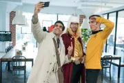 (v.li.): Dhruv Uday Singh (Raj Patil), Max Cutler (Sam Higgins), Dustin Ingram (Alex Wood).
