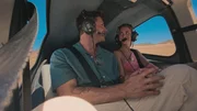 Clara und Martin im Flugzeug
