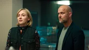 Arbeiten für ein gemeinsames Ziel: BKA: Holly Valentin (Elisa Schlott) und LKA: Gabriel Bach (Jürgen Vogel).
