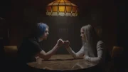 Kai Anderson (Evan Peters, l.); Winter Anderson (Billie Lourd, r.)