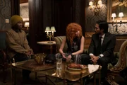 l-r: Cynthia Erivo als Amber, Natasha Lyonne als Charlie Cale, Jin Ha als Paul Fletcher