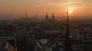 Ein Herbstmorgen über der Wiener Josefstadt.