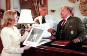 (v.li.): Birgit Linauer (Pepi), Klaus Wildbolz (Wenzel Hofer), Hans Kraemmer (Josef Schimek).
