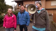 Sarah, Trödelprofi Marco Heuberg (Mitte) und Björn (34) laden zum Flohmarkt ein