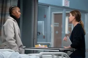 Harte Wahrheit, v.li.: Lena Waithe als Dr. Evynn Moore, Ellen Pompeo als Dr. Meredith Grey