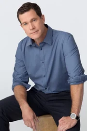 Detective Al Burns (Dylan Walsh)