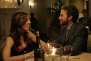 Dr. Montenegro (Michaela Conlin, l.); Dr. Hodgins (T.J. Thyne, r.)