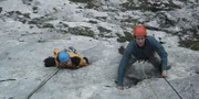 Stefan (Stefan Murr, r.) und Andreas (Martin Gruber, l.) beim gemeinsamen Klettern wie in alten Zeiten.