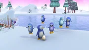 Wissper - Wo ist Pinguin Paula? - Während die Pinguin-Dame Paula mit ein paar anderen Pinguinen fischen gegangen ist, hat Pinguin Pablo inzwischen auf das gemeinsame Ei aufgepasst. Doch weil Paula als einzige nicht zurückkommt, macht sich ihr Partner große Sorgen. Wissper passt nun auf das Ei auf, während Pablo Paula suchen geht. Doch dann braucht auch ihre Eulenfreundin Peggy Hilfe. Wissper muss dringend jemand finden, der auf das Ei aufpassen kann.