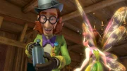Mr. Ploof erzählt Tinker Bell, er sei der Held seines Lieblingsbuches, der Pirat Plick.