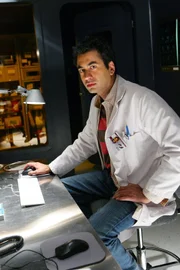 Kal Penn als Dr. Lawrence Kutner