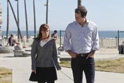 Nell (Renee Felice Smith, l.) versucht, ihr Trauma zu bekämpfen, dass sie einen Menschen erschossen hat. Nate (Peter Cambor, r.) wird gerufen, um ihr zur Seite zu stehen ...