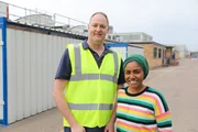 Nadiya Hussain in der Marmite-Fabrik.