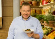 Richard Rauch - Saibling, scharfe Gewürzbutter, Rotkraut-Ribisel-Fond.
