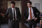 L-R: Booth (David Boreanaz) undSweets (John Francis Daley)