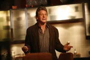 Brennans Vater Max (Ryan O'Neal) versucht seiner Tochter seine kriminelle Vergangenheit zu erklären und ihr bei der Suche nach Booth zu helfen.