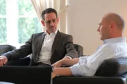 Staatsanwalt Marquardt (Max Tidof) unterhält gute Beziehungen zum Innenminister Dr. Lenglich (Nils Düwell).