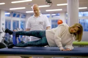 Kniearthrose Bewegungs-Doc Helge Riepenhof empfiehlt ein gezpehltes Muskeltraining.