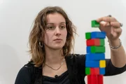 Macht uns Perfektionismus wirklich besser? Eine Studentin beim Wettbewerb um den höchsten Turm.