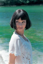 Elsa Greer (Julie Cox)