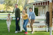 (v.li.): Julia Butters (Anna-Kat Otto), Diedrich Bader (Greg Otto), Meg Donnelly (Taylor Otto), Daniel DiMaggio (Oliver Otto).