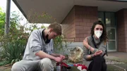 Julian und Lara wollen von ihrer Sucht loskommen.