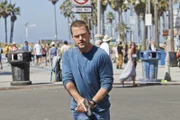 Als das Team erfährt, dass es ein alter Bekannter auf einen aus der Crew abgesehen hat, macht sich Callen (Chris O'Donnell) auf die Suche nach ihm ...