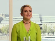 Casting-Show Jurorin Jeanette Biedermann (Jeanette Biedermann) freut sich über Maschas Rap-Perfomance.