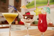 Dreierlei alkoholfreie Cocktails: Mango Daiquiri, Choca Colada, Florida.