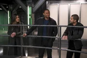 Rick Gonzalez (Rene Ramirez, l.) mit John Diggle (David Ramsey, m.) und Dinah Drake (Juliana Harkavy, r.)