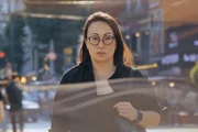 NZZ Format Umstrittene Auslandsadoptionen – Ein düsteres Kapitel in der Schweiz und Südkorea Bekks, Hauptprotagonistin des Films