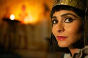 Sie war die Geliebte Julius Cäsars: Kleopatra, die letzte Pharaonin. War es tatsächlich Liebe oder eher politisches Kalkül, das die beiden miteinander verband? "ZDF-History" geht auf Spurensuche.