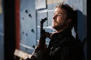 Terry Clayton von einer anderen Gruppe Überlebender warnt Tom (Noah Wyle) und seine Leute vor einem Angriff der Aliens. Doch kann man ihm wirklich trauen?