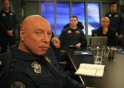 General Hammond (Don S. Davis, li.) leitet die Expedition mit der Prometheus selbst...